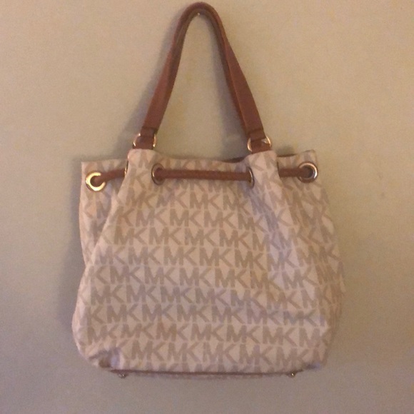 Michael Kors Large Tote - Picture 4 of 8